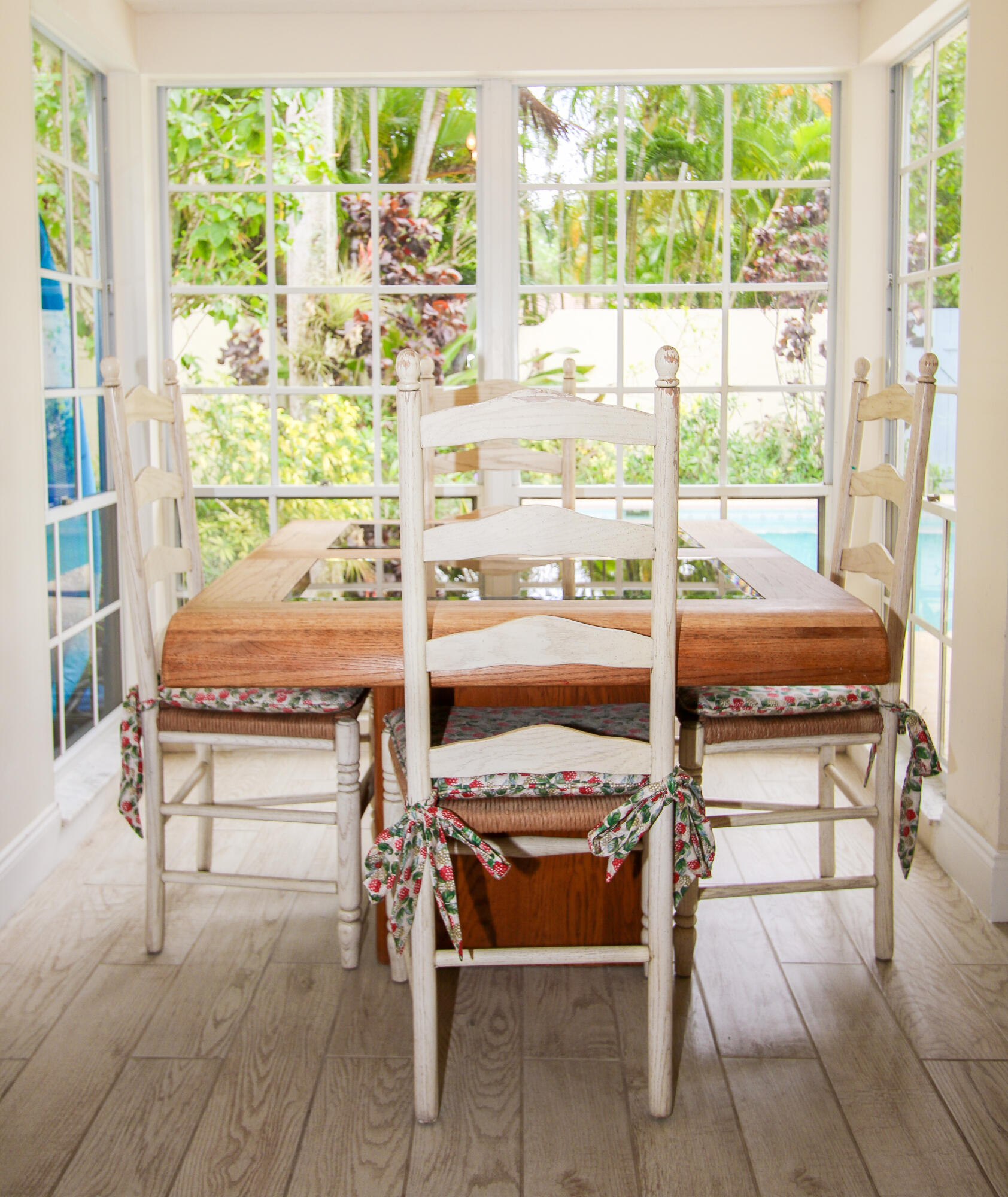 a room with a table and chairs