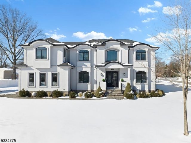 $2,100,000 | 755 Hollybrook Road | Paramus