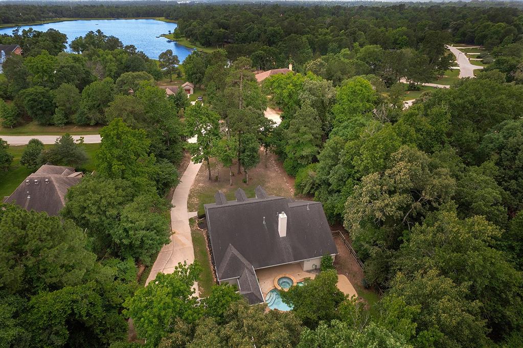 This charming ranch-style country cottage on a forested 1 acre is located in the heart of Ridgelake Shores, a lake community North of Woodforest.