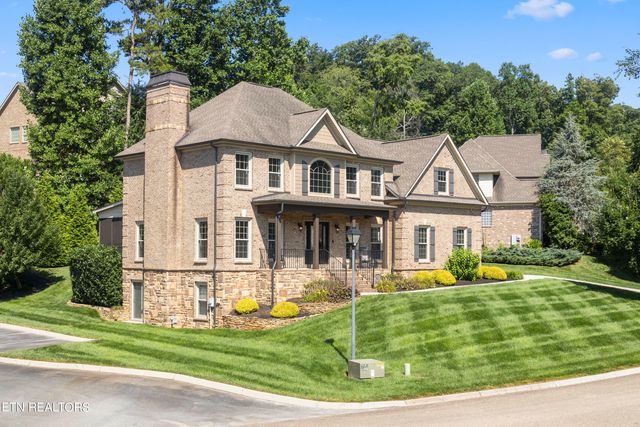 $850,000 | 633 Oak Cove Lane | Knoxville