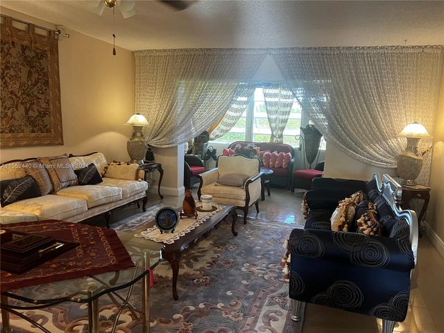 $160,000 | 300 Northeast 26th Avenue, Unit 314 | Boynton Beach