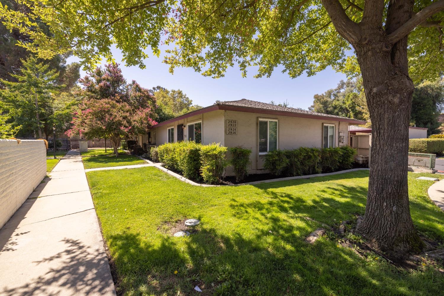 a view of a house with a yard