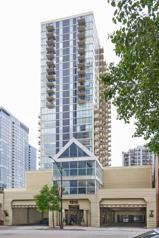 $2,500 | 1212 North LaSalle Street, Unit 1002 | Old Town