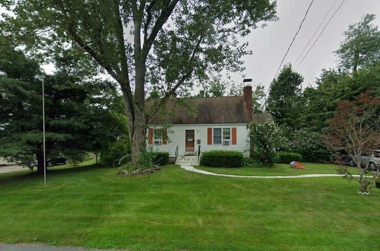 a view of a house with a backyard