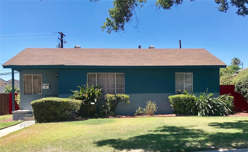 a front view of house with yard