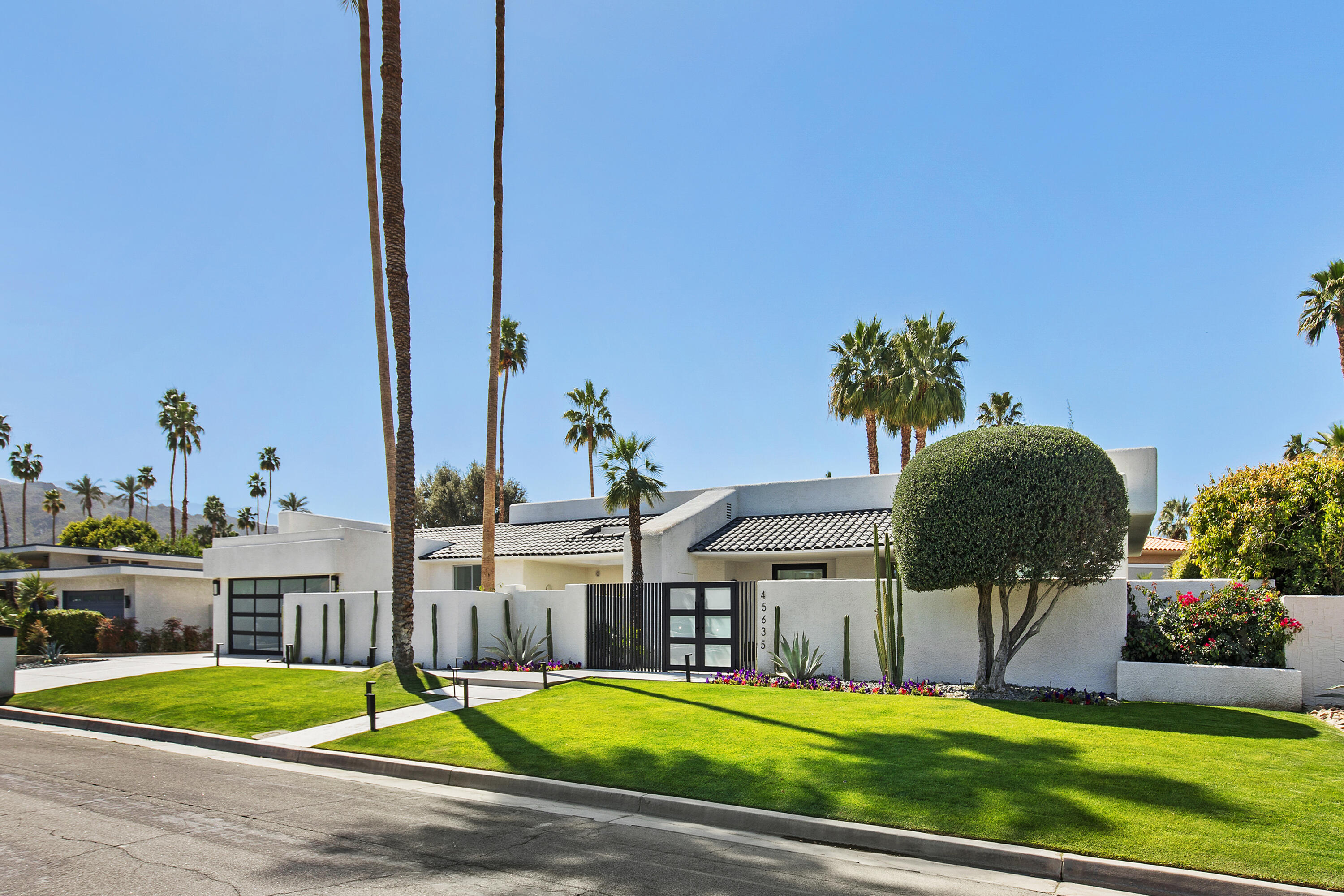 a view of a big room with a house and a yard