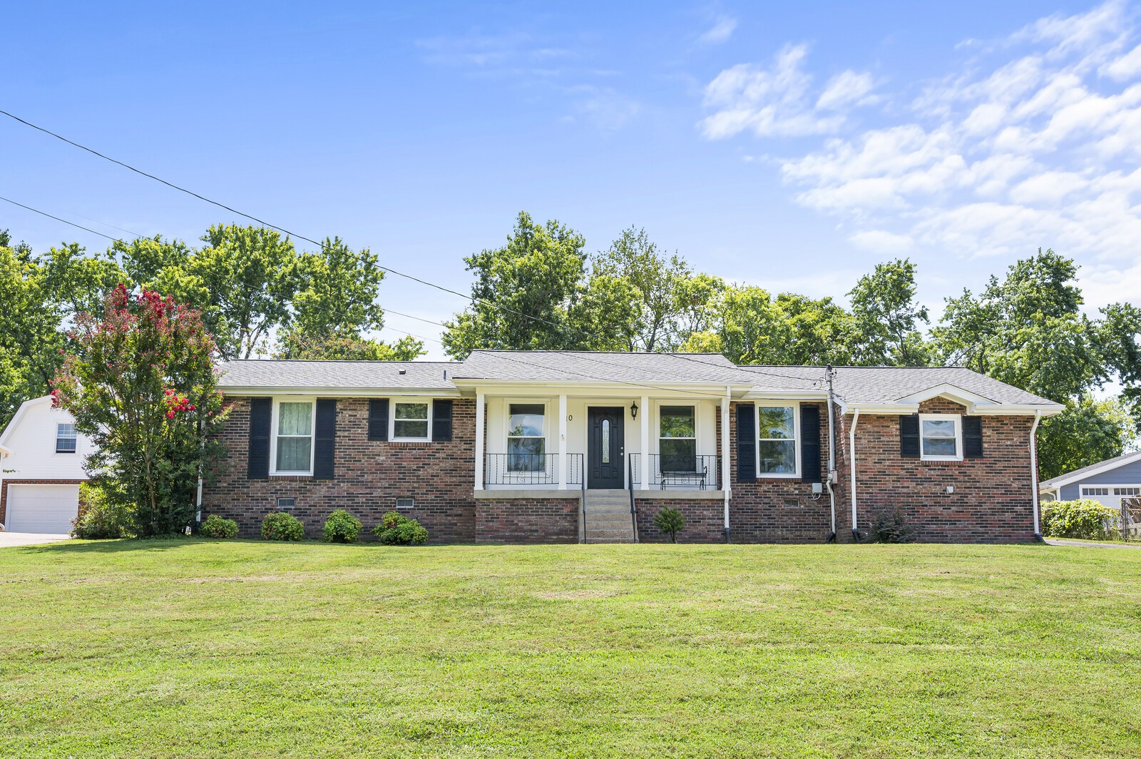 a view of a house with a backyard