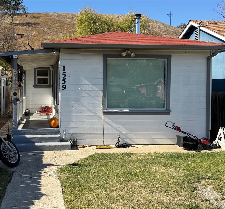 a view of front door of house