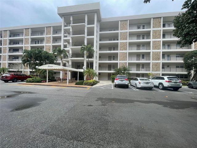 $179,900 | 2801 North Palm Aire Drive, Unit 204 | Palm Aire