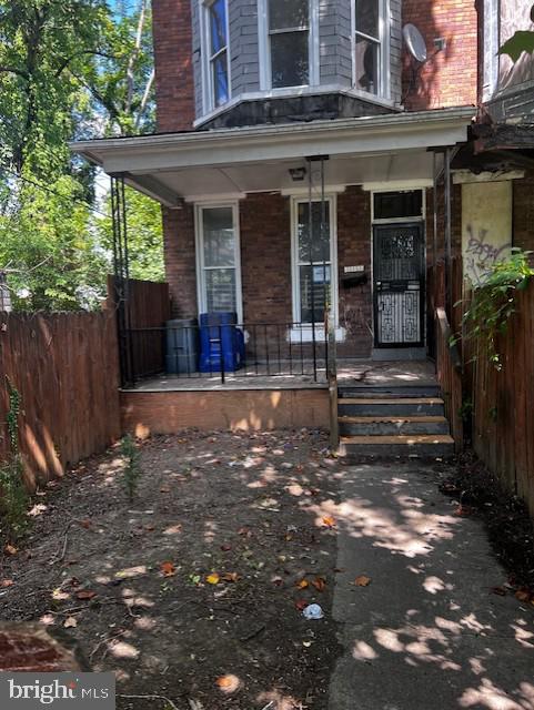 a view of a house with backyard of the house