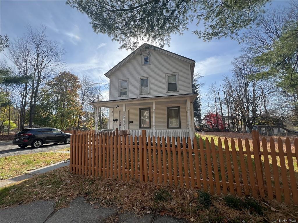 View of front of house featuring a porch