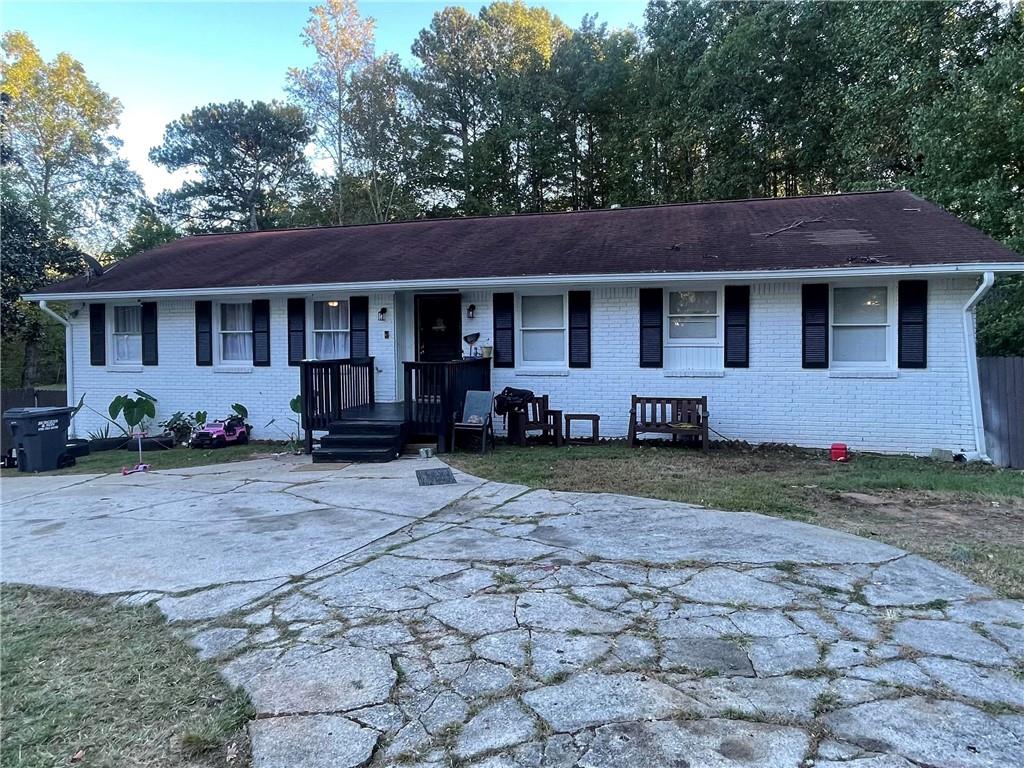 a view of a house with yard and a tree