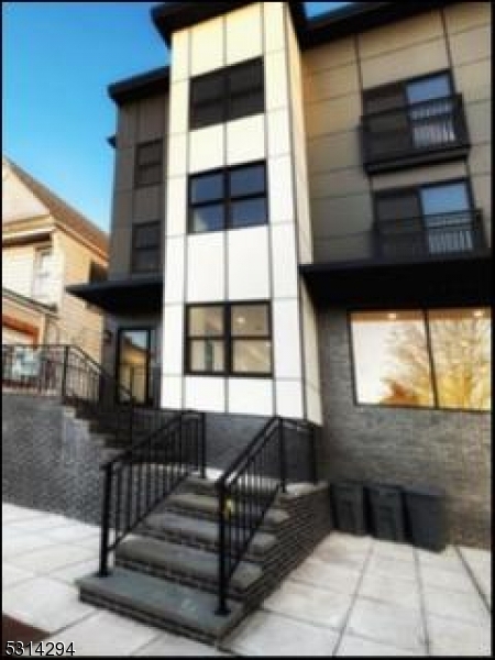 a view of entryway with a front door