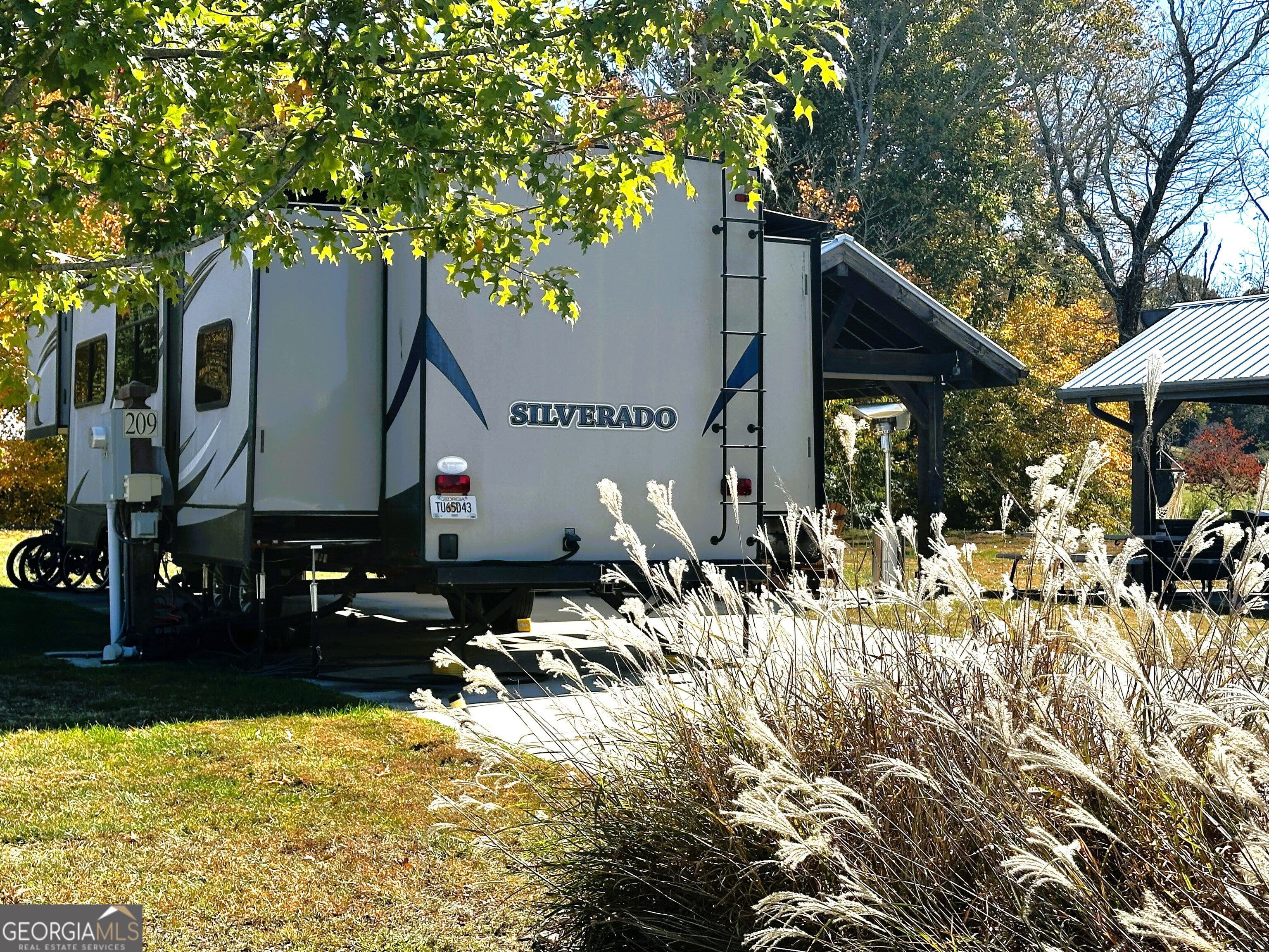 a house view with a outdoor space