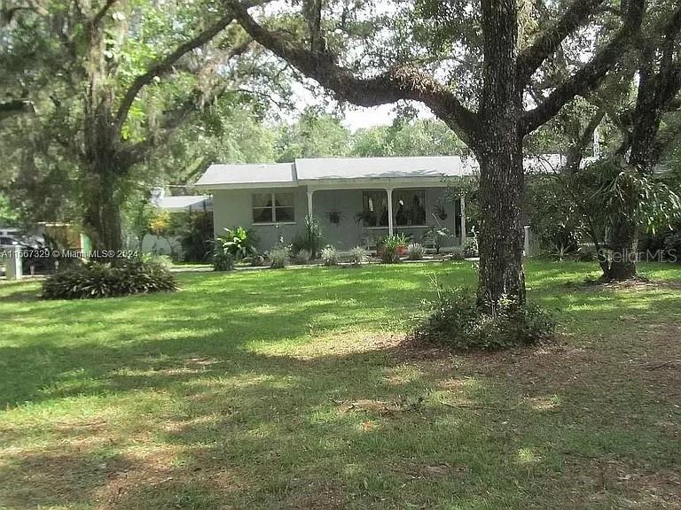 a view of a house with a yard