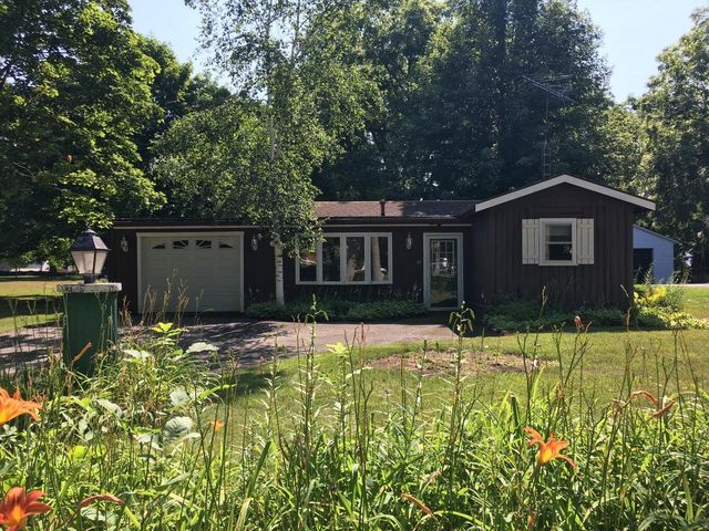 $449,000 | 19 Cedar Point Drive | Williams Bay