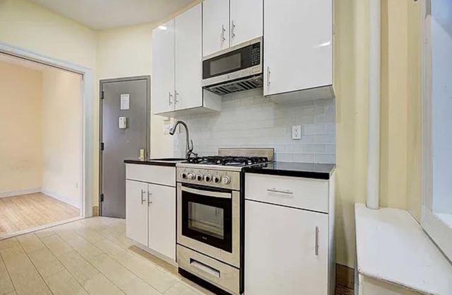 $2,300 | 83 Henry Street, Unit 9 | Manhattan