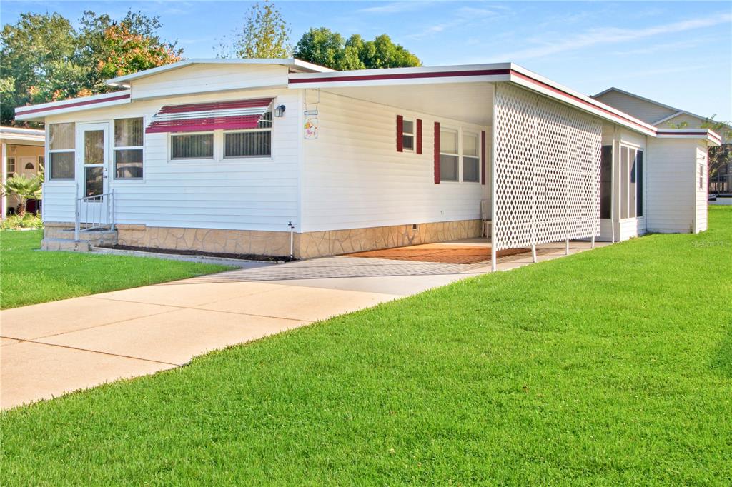 a front view of house with yard