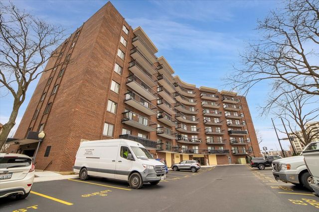 $249,000 | 711 South River Road, Unit 609 | Des Plaines