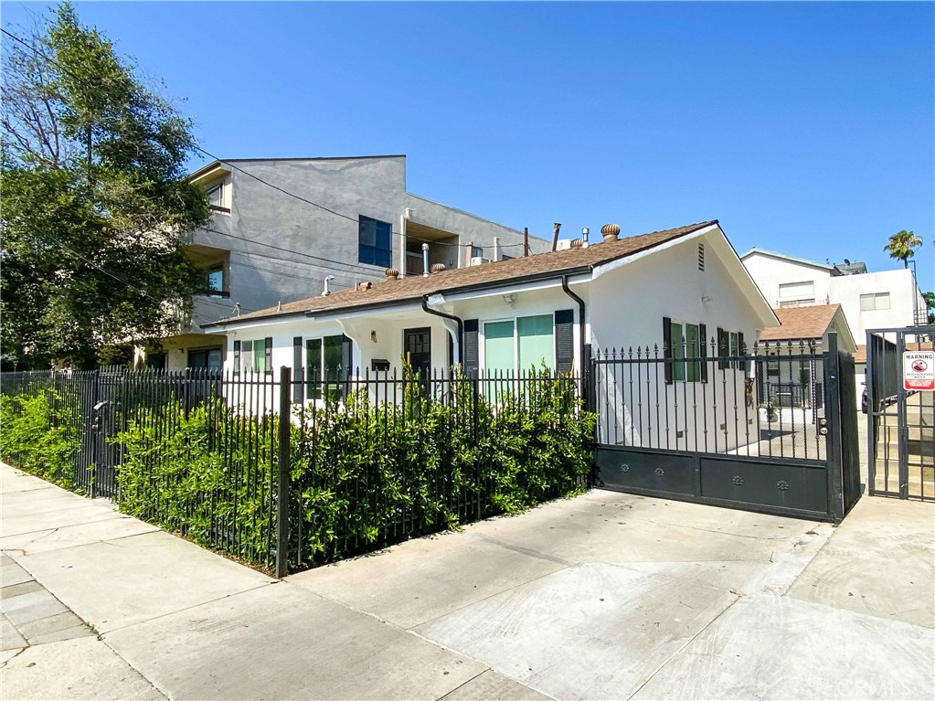 a view of a house with a small yard and plants