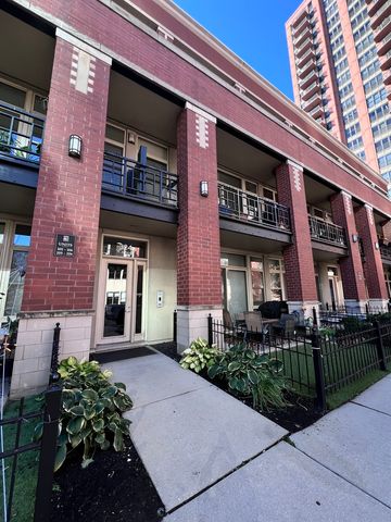 $499,900 | 324 North Jefferson Street, Unit 206 | Kinzie Station