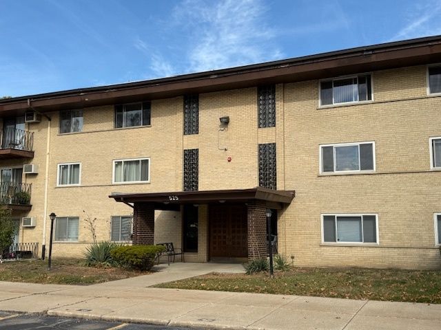 $1,995 | 525 South Cleveland Avenue, Unit 201 | Arlington Heights