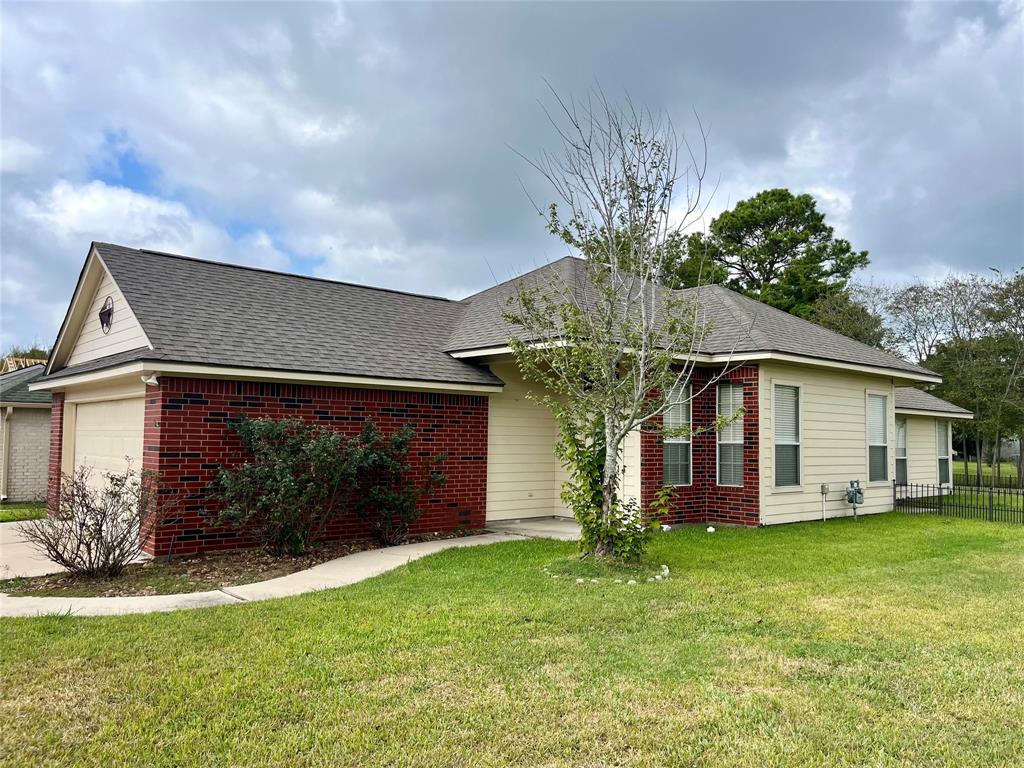 a front view of house with yard