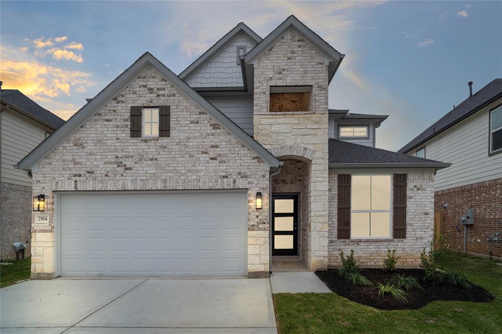 Welcome home to 2914 Solitude Pine Lane located in Morton Creek Ranch and zoned to Katy ISD. Note