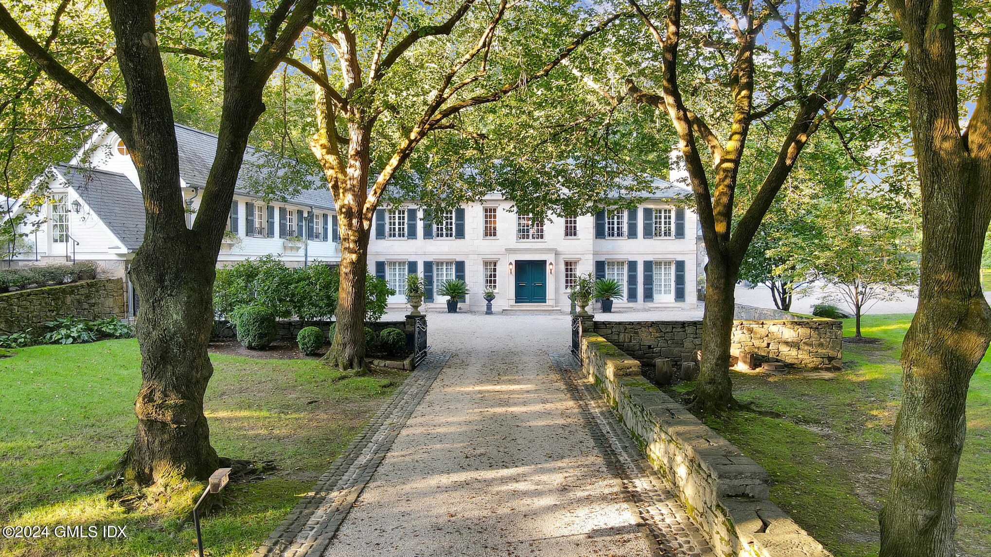 a view of house with a yard