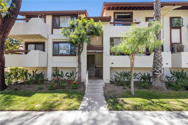 $420,000 | 18145 Sundowner Way, Unit 950 | East Canyon Country