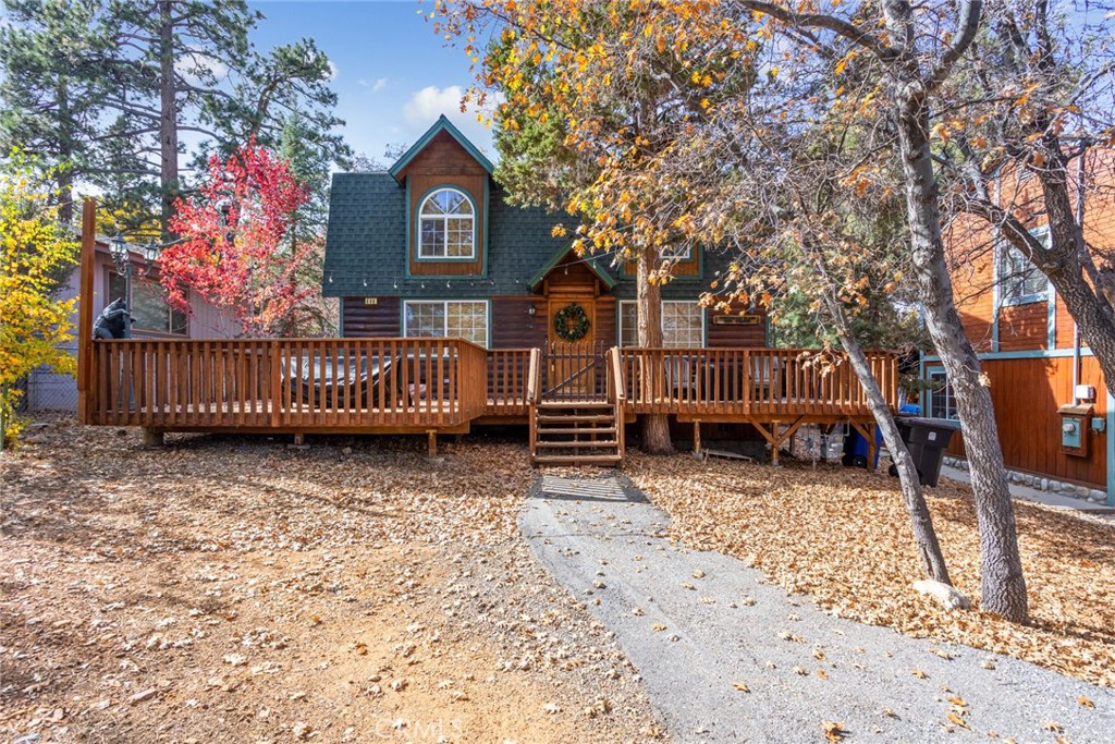 a view of a house with a yard in front of it