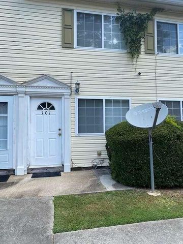 $60,000 | 405 Fairburn Road Southwest, Unit 101 | Wildwood Lake