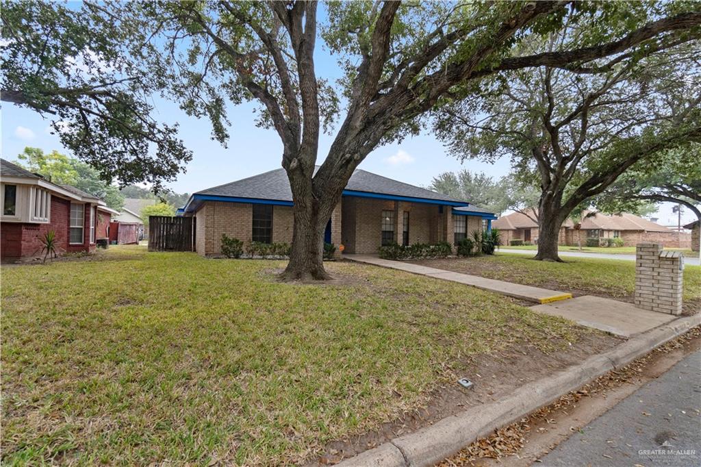 View of front of house featuring a front yard