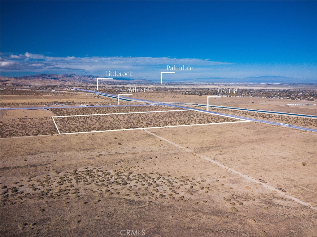 a view of a tennis court