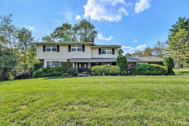 $699,950 | 5673 Club Lane | Cave Spring