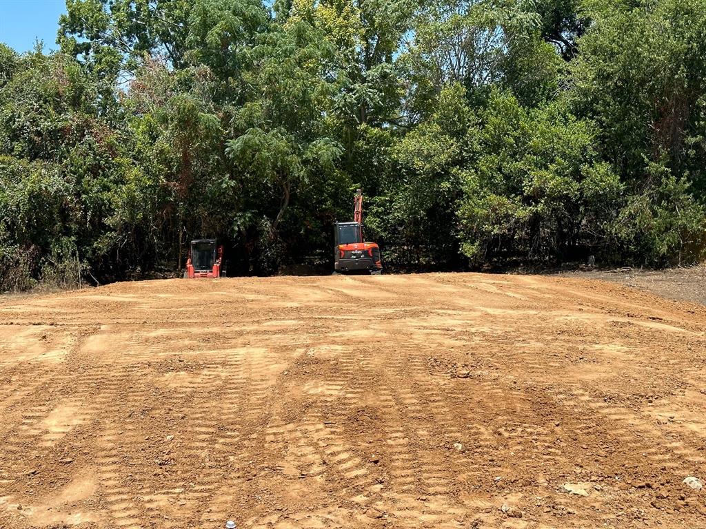 a view of an outdoor space and a yard