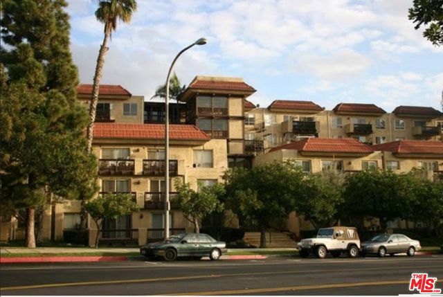 $2,695 | 5950 Buckingham Parkway, Unit 603 | Fox Hills