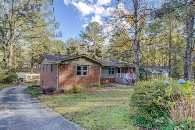 $399,900 | 2545 Rockbridge Road Northwest | Lake Capri Estates