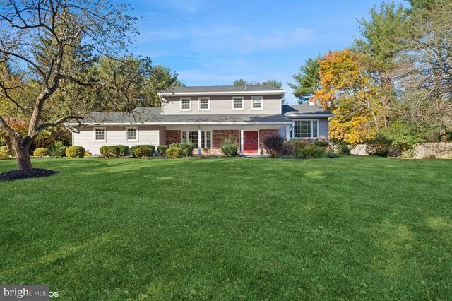 $899,900 | 10 Stonelea Drive | West Windsor Township - Mercer County