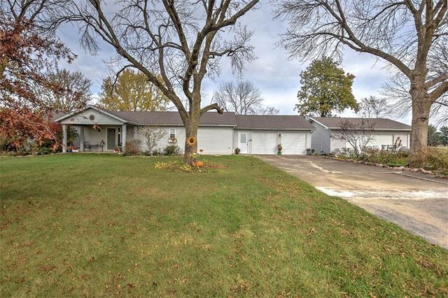 $310,000 | 2233-1900 1900 North Road | Okaw Township - Shelby County