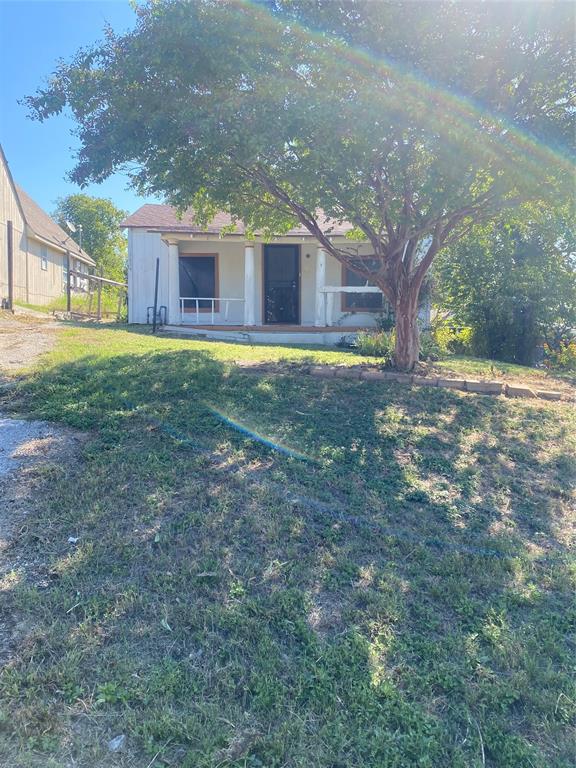 a house view with yard