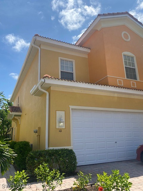 a view of a back yard of the house