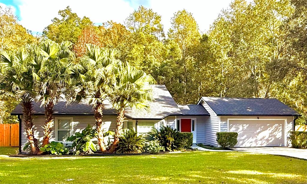 a view of a house with a yard