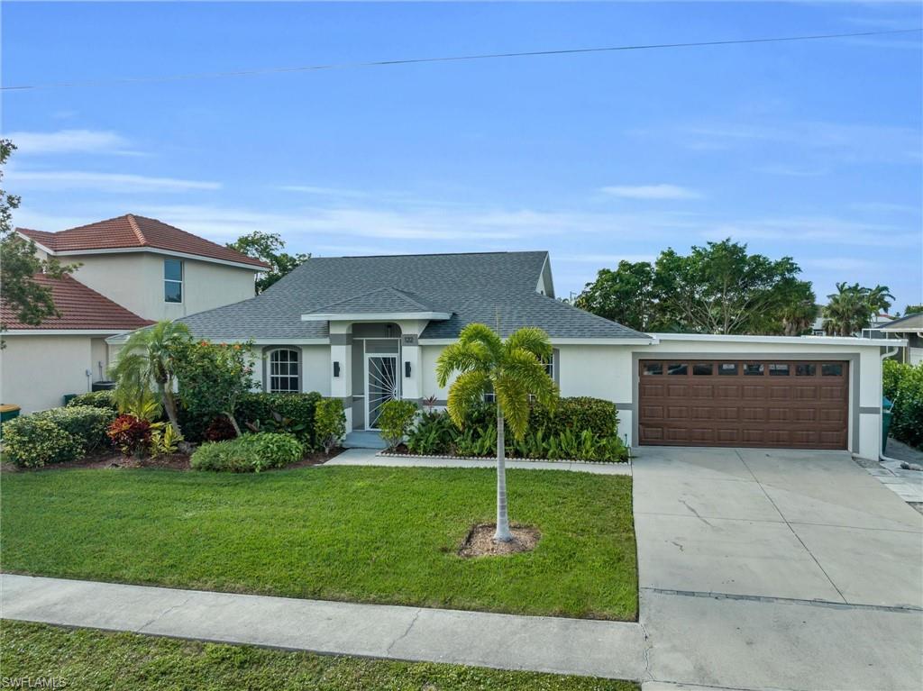 a view of a house with backyard and garden