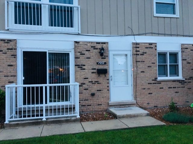 $2,000 | 7939 163rd Court, Unit 7939 | Tinley Park