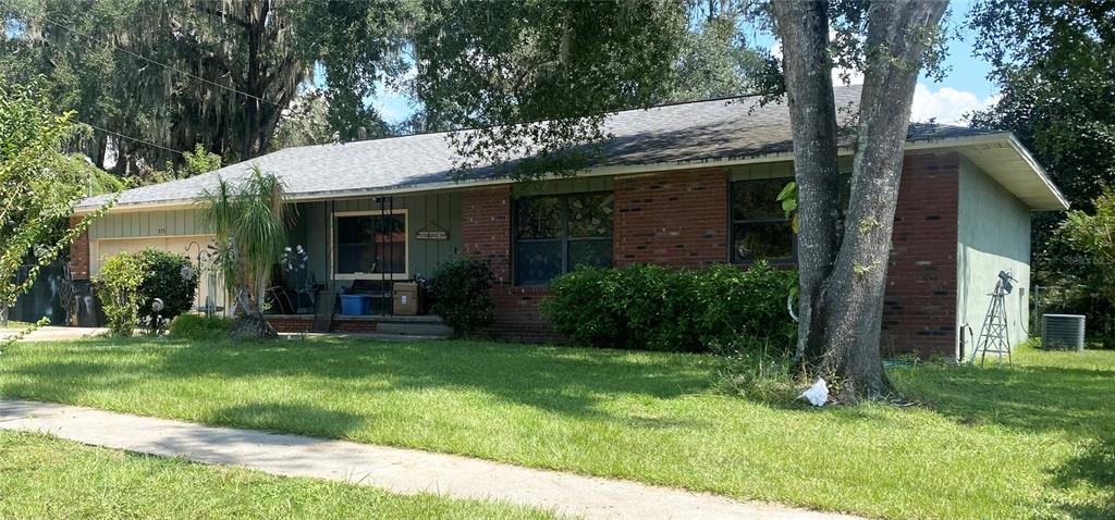 a view of a house with backyard porch and garden