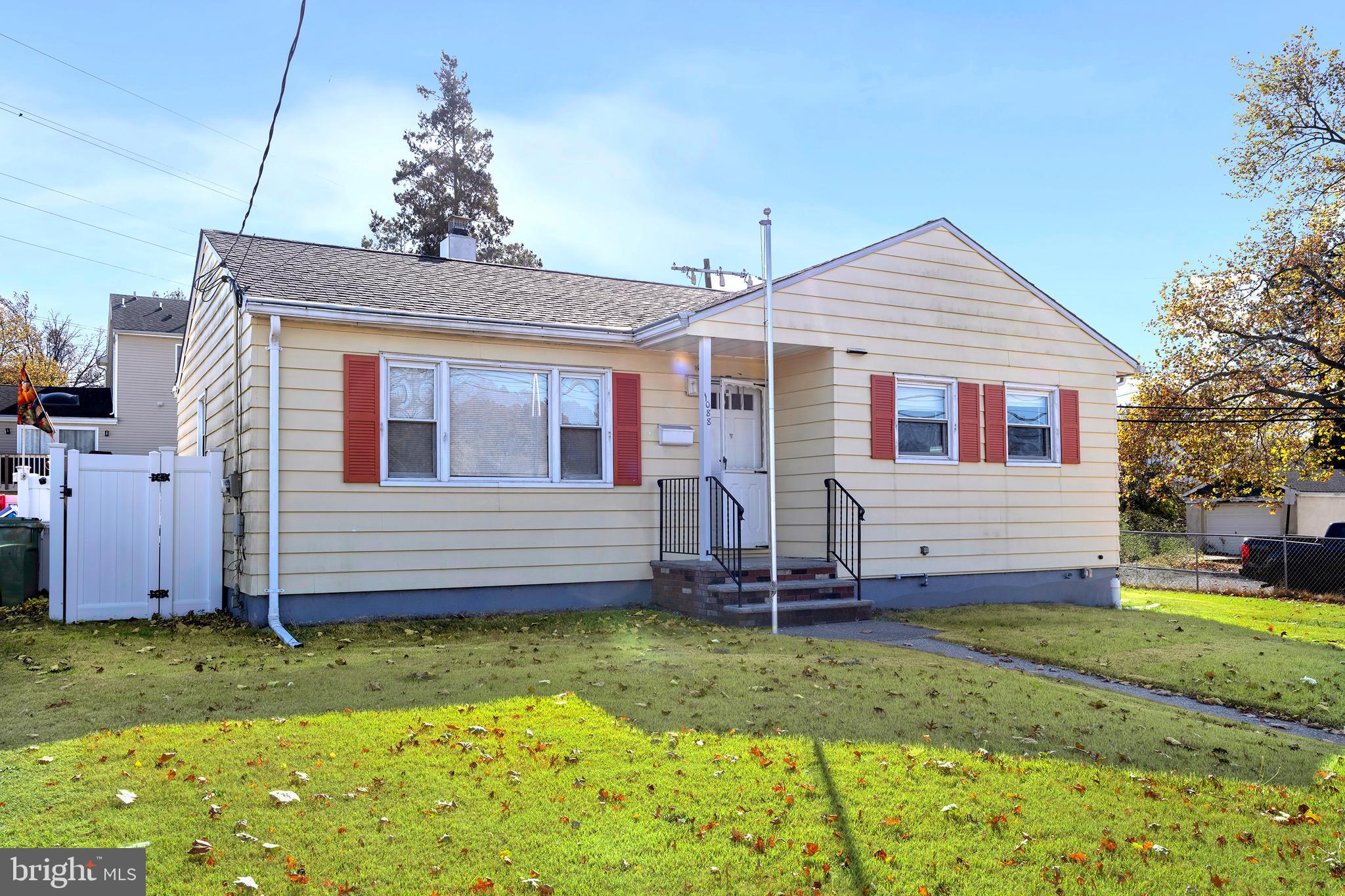 a view of a house with a backyard