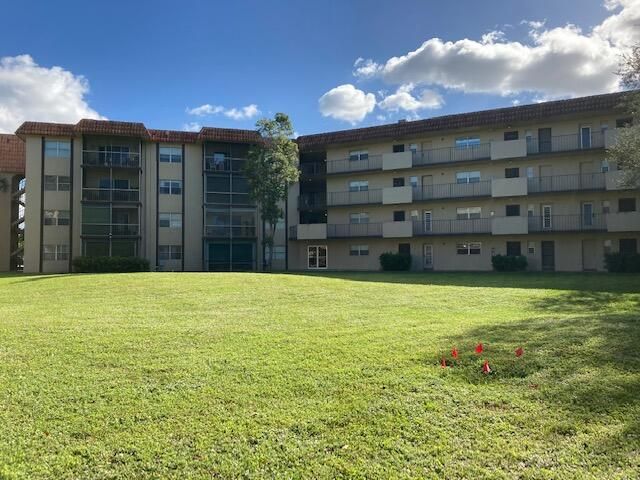 $215,000 | 6260 South Falls Cir Drive, Unit 4075 | Inverrary