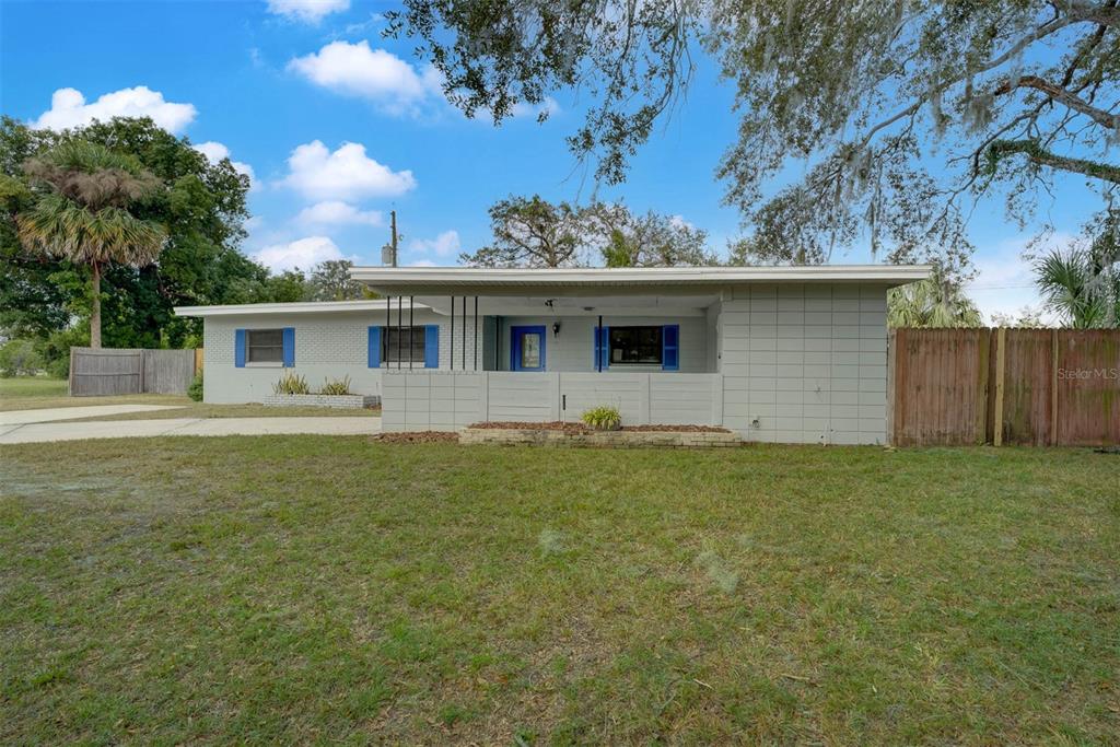 a front view of house with yard