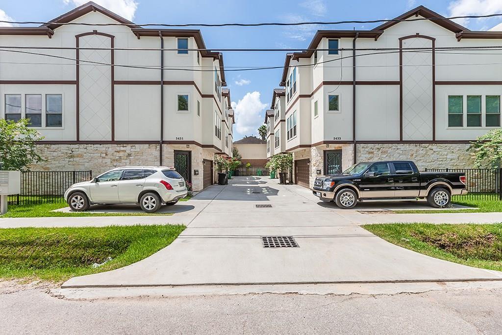 Welcome Home.  No need to look further.  This house is located minutes from Memorial park, downtown, Washington Corridor and has easy access to I-10 and other highways.